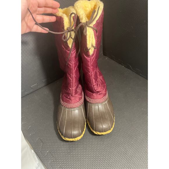 LL Bean Burgundy Nylon Shearling Lined Quilted Waterproof Duck Boots Size 9 - Picture 3 of 6